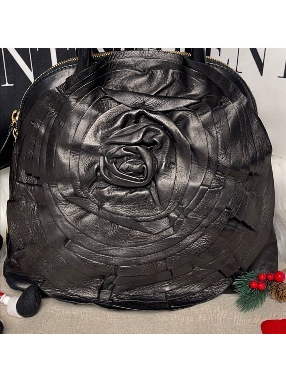 AUTHENTIC VALENTINO GARAVANI PETALE BLACK NAPPA LEATHER ROSETTE DOME BAG - Picture 5 of 14